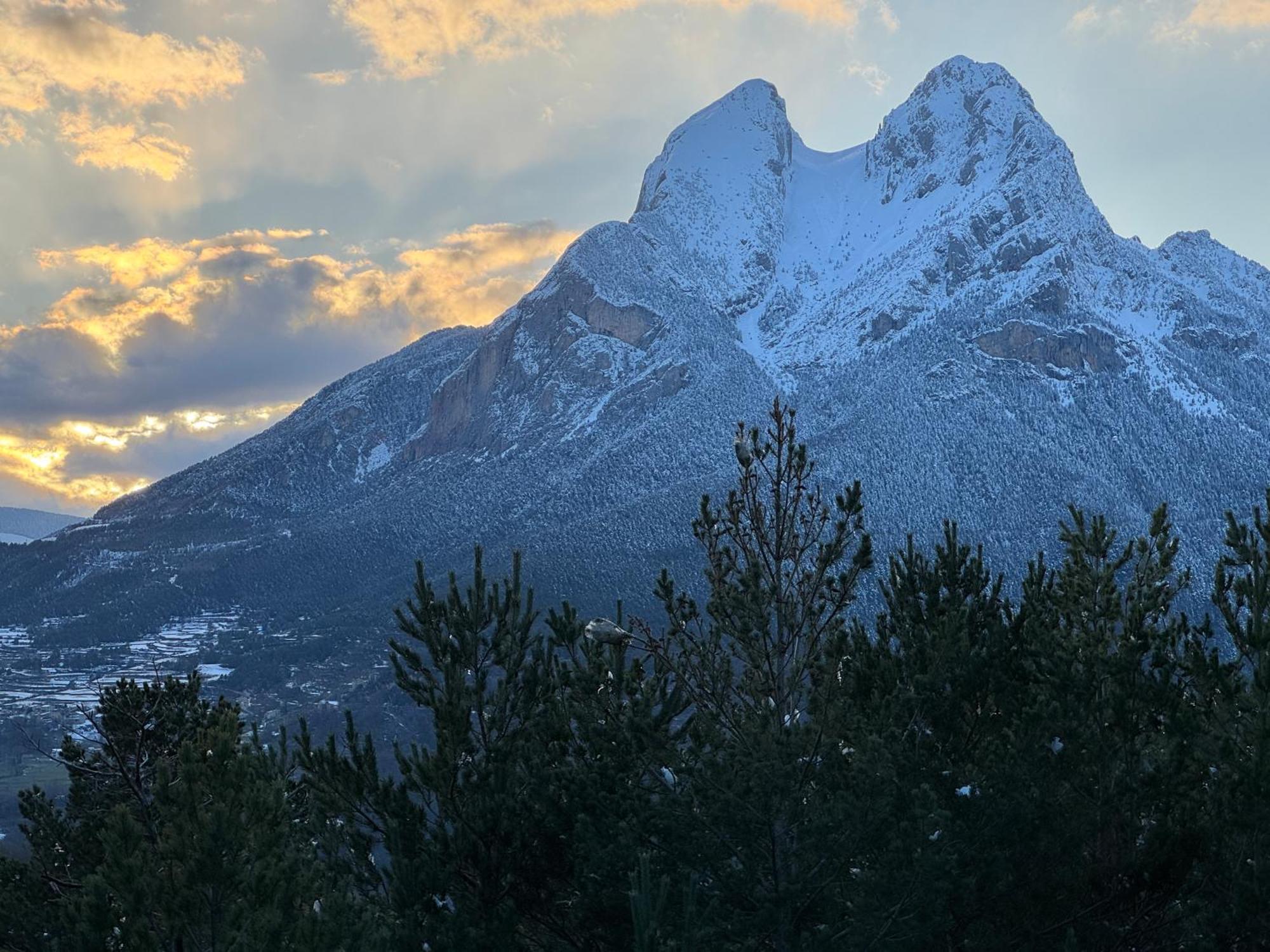 LA CARA NORD , ALOJAMIENTO TURISTICO ,SALDES, A LOS PIES DEL PEDRAFORCA, apartamento Saldés Exterior foto